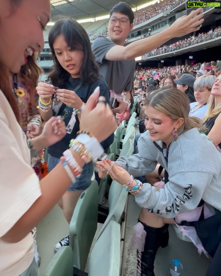 Kathryn Bernardo Instagram - Eras concert day! 🥹 Felt like the whole of Melbourne was full of “shimmer.” Keeping this in my core memory forever! 🪩✨