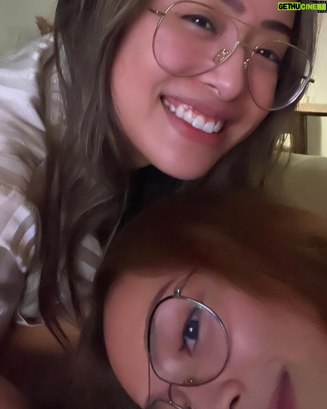 Kathryn Bernardo Instagram - Let’s start with day 1, shall we? 👀 Pic 1: First time to travel alone! Pic 2: Look who picked me up from the airport. I missed you, dsnts!! 😋 Pic 3: Where most of the catching-up happened 🛋️ Pic 4: Worked out the next day (as promised @lulumromero) Pic 5: Bought some “healthy” snacks from the grocery (who are we?!) Pic 6: No electricity for almost an entire day..😂 that was so random. Pic 7: Saw some kangaroos within the neighborhood Pic 8: Finally met the beautiful people they consider family here! Pic 9: Had a sumptuous Japanese meal prepared by Tito Alex Pic 10: He gave each one of us a rose for valentine’s day 🥹