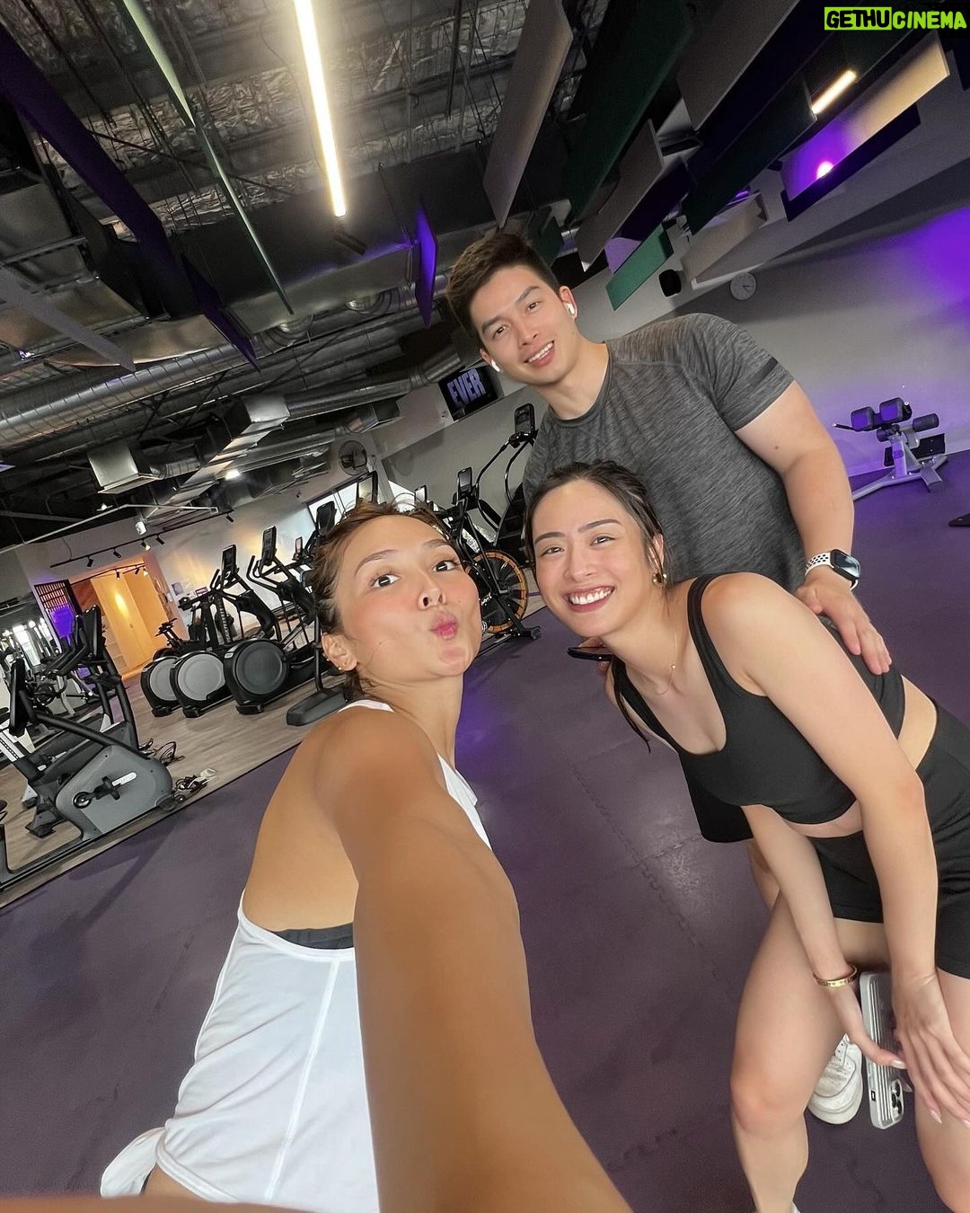 Kathryn Bernardo Instagram - Let’s start with day 1, shall we? 👀 Pic 1: First time to travel alone! Pic 2: Look who picked me up from the airport. I missed you, dsnts!! 😋 Pic 3: Where most of the catching-up happened 🛋️ Pic 4: Worked out the next day (as promised @lulumromero) Pic 5: Bought some “healthy” snacks from the grocery (who are we?!) Pic 6: No electricity for almost an entire day..😂 that was so random. Pic 7: Saw some kangaroos within the neighborhood Pic 8: Finally met the beautiful people they consider family here! Pic 9: Had a sumptuous Japanese meal prepared by Tito Alex Pic 10: He gave each one of us a rose for valentine’s day 🥹