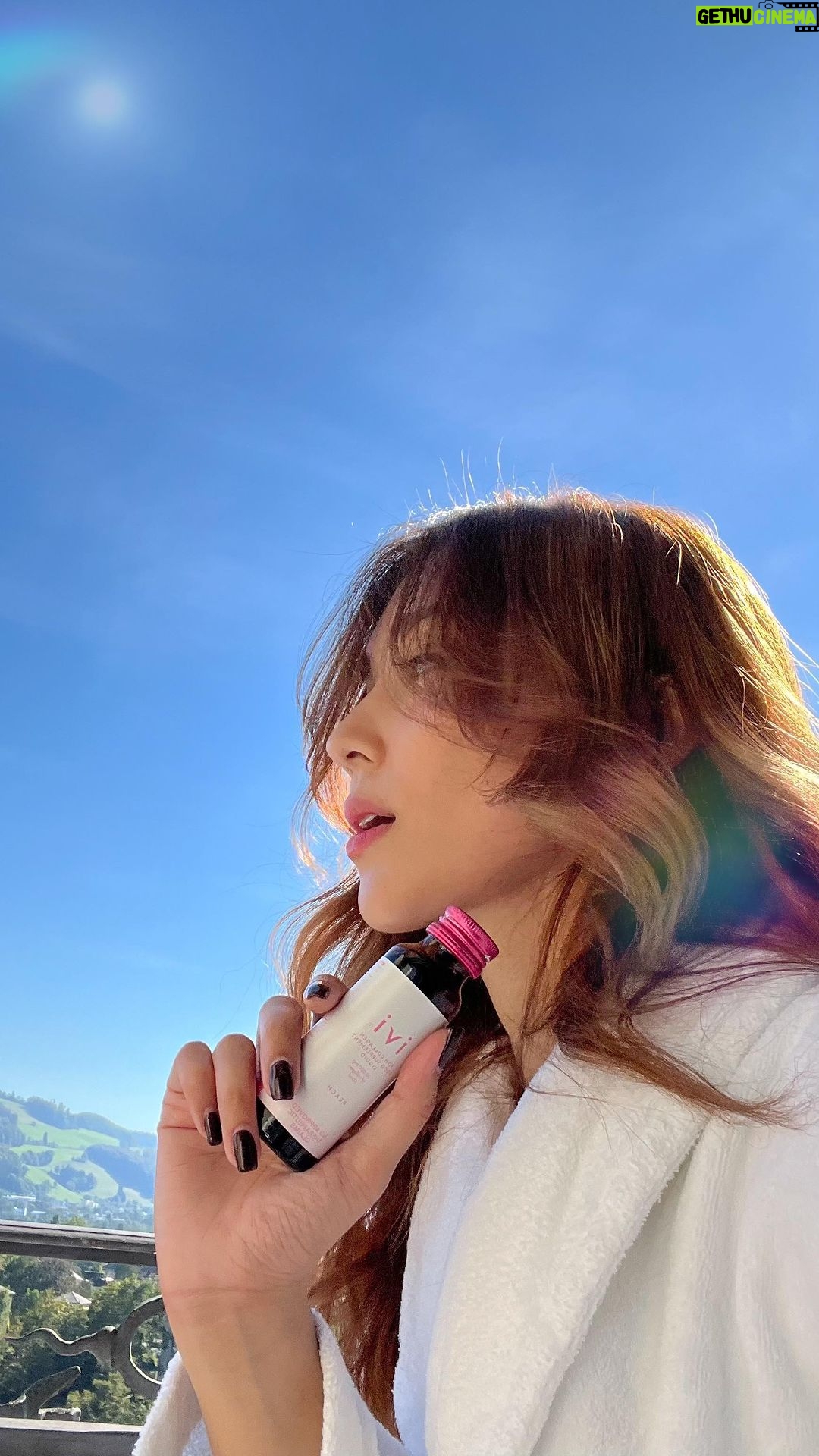 Kathryn Bernardo Instagram - Wherever I go, this wonder bottle goes. Never without my daily dose of @ivicollagen! ✨