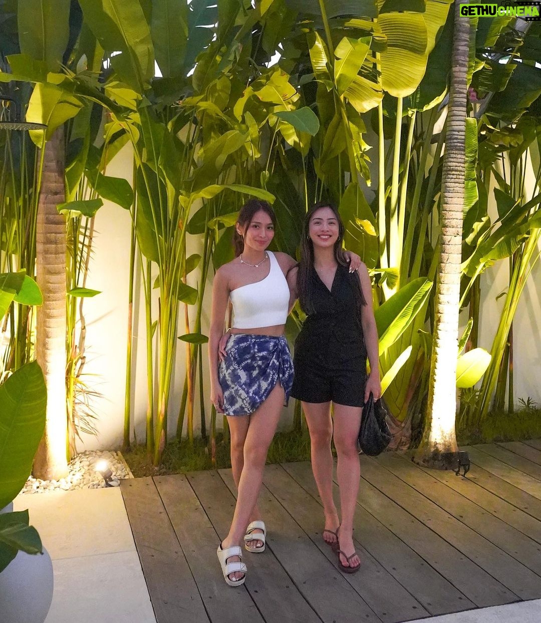 Kathryn Bernardo Instagram - Choose your Bali wardrobe: team feminine vs team menswear! 🤓