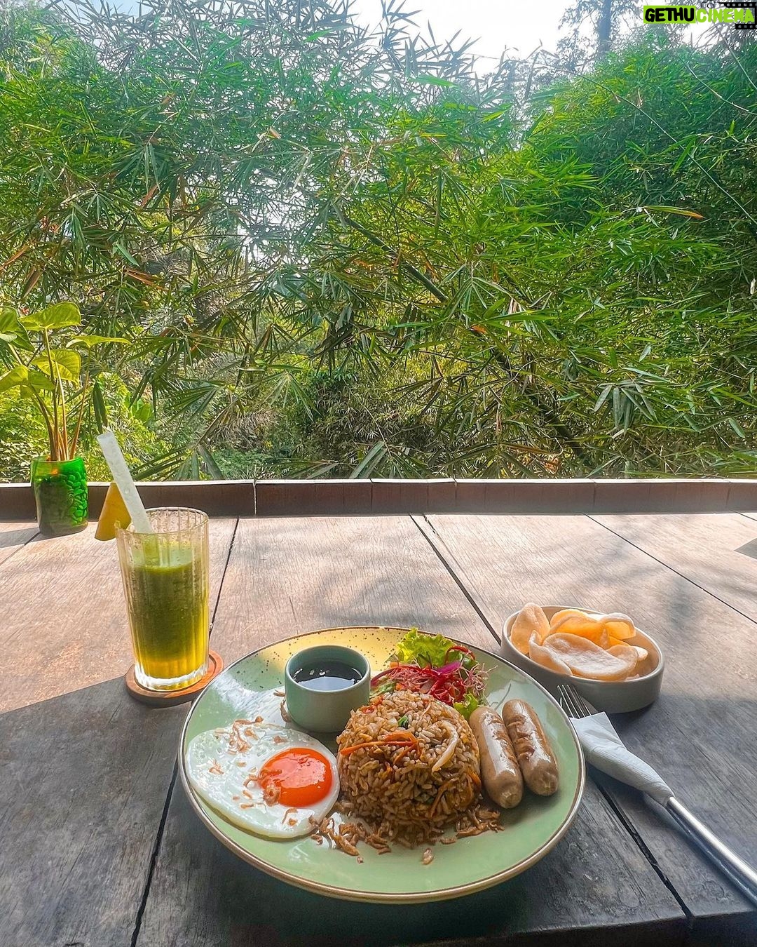 Kathryn Bernardo Instagram - Never not sharing the best food from my trips! 🤭