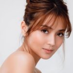 Kathryn Bernardo Instagram - Have you discovered your Fresh match yet?🤍 Unveil brighter, smoother, and glowing skin with the best body care combo from @fresh_philippines. Just pair the Body Lotions with the Moisturizing Cream & Spa Salt Scrubs! Choose among: ✨ Jeju Aloe Ice for treating body acne and minimizing pores ✨ ‍Tomato Glass Skin for brightening and hydrating the skin ✨ ‍Milk White Glutaboost for evening out skin tone Exclusively available at @watsonsph stores nationwide!