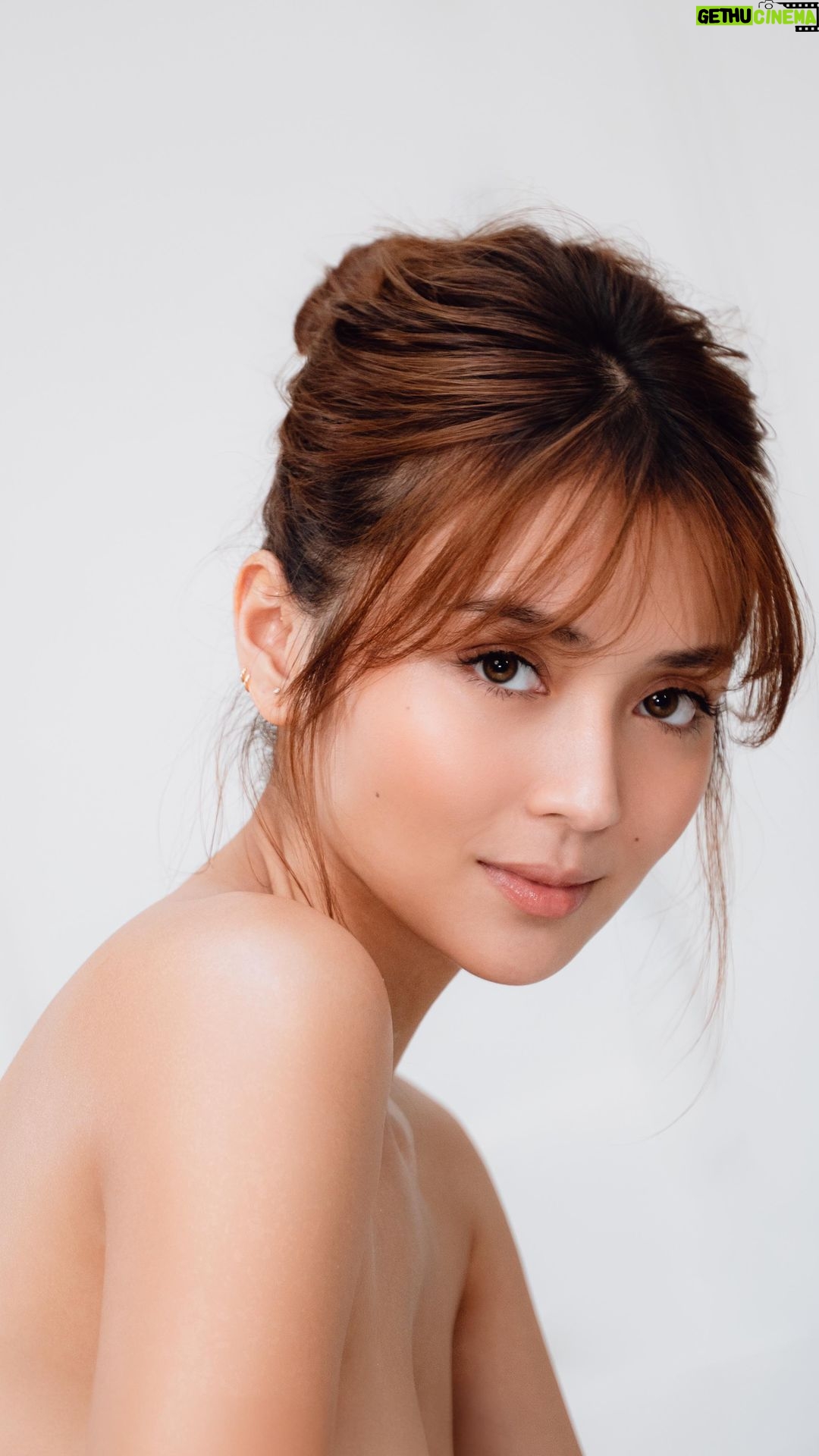 Kathryn Bernardo Instagram - Have you discovered your Fresh match yet?🤍 Unveil brighter, smoother, and glowing skin with the best body care combo from @fresh_philippines. Just pair the Body Lotions with the Moisturizing Cream & Spa Salt Scrubs! Choose among: ✨ Jeju Aloe Ice for treating body acne and minimizing pores ✨ Tomato Glass Skin for brightening and hydrating the skin ✨ Milk White Glutaboost for evening out skin tone Exclusively available at @watsonsph stores nationwide!