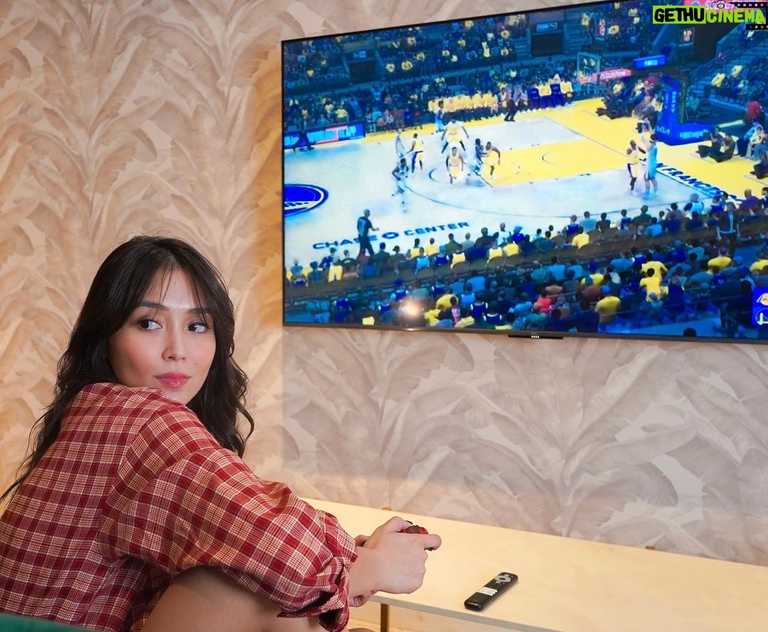 Kathryn Bernardo Instagram - Can't wait to binge-watch and play video games with my newly unboxed TCL C645 Color Master! It's powered with QLED technology that makes my favorite movies and games come to life like never before! ๐ It's everything I need and want: โ๏ธ HDR10+ โ๏ธ Dolby Vision โ๏ธ AiPQ Engine โ๏ธ Built-in Google โ๏ธ Easy to set up! #TCLC645ColorMaster #TCLCSeries #CTheBrilliance #QLEDForGenZ