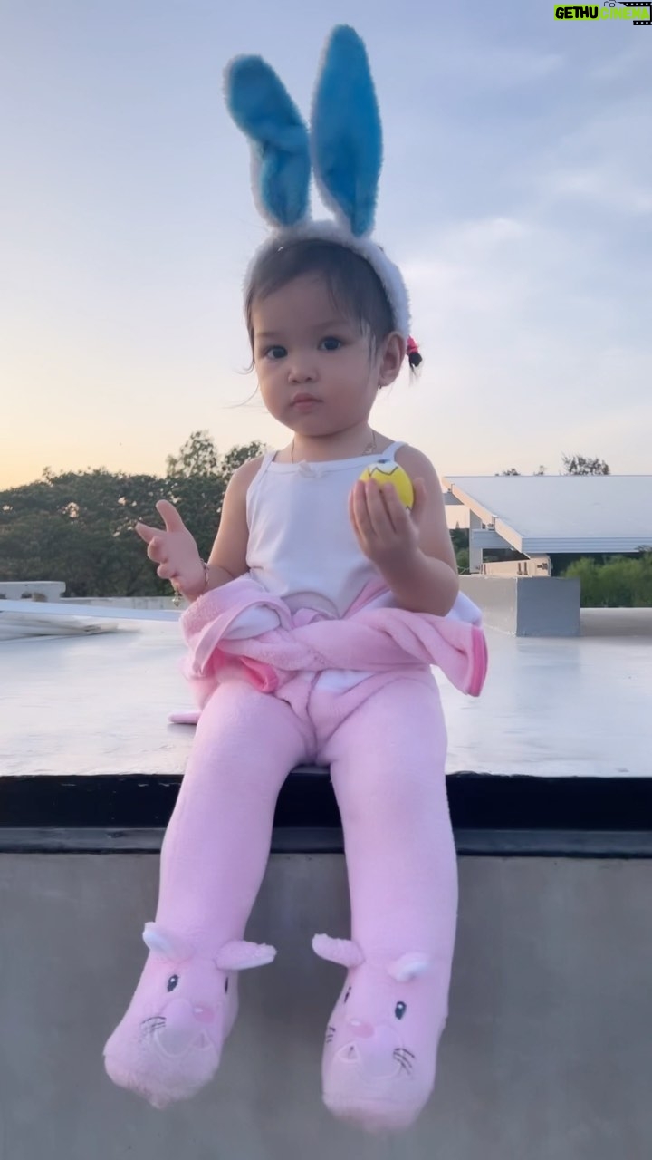 Kathryn Bernardo Instagram - Happy Easter, from our little bunnies! 🥰🐰