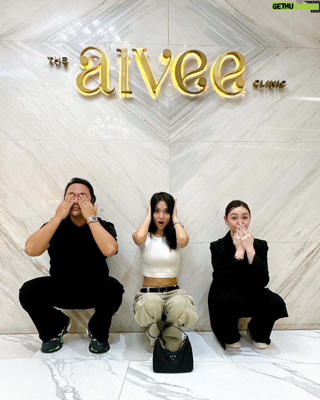 Kathryn Bernardo Instagram - #AiveeMoments @bernardokath believes in taking care of her skin all while having fun with the Aivee HQ team! You can too πͺπ» Here are her favorites: β
AIVEE RENEW - Skin rejuvenation β
AIVEE PROTEGE - Skin tightening and lifting β
AIVEE GENTLE LASER PORE - Improving skin texture and pore minimization Have fun AND take care of your skin. Book an appointment now! +639177283838 - Local Hotline +639614514572 - International Hotline +639692230499 - Whatsapp/Viber Or you may call our branches at: π A-INSTITUTE, BGC: +63917 521 0222 π FORT, BGC: +63920 966 5529 π MEGAMALL: +63917 871 9500 πVERTIS NORTH: +63917 164 4170 π ALABANG: +63917 537 4200 #aivee #theaiveeclinic #aiveeclinic #aiveeday #aiveelove #aiveeleague #aiveegroup #glowingskin #clearskin #smoothskin #healthyskin #kath #kathyrnbernardo #bernardokath #kathniel #draivee #drzteo #reels #igreels The Aivee Clinic