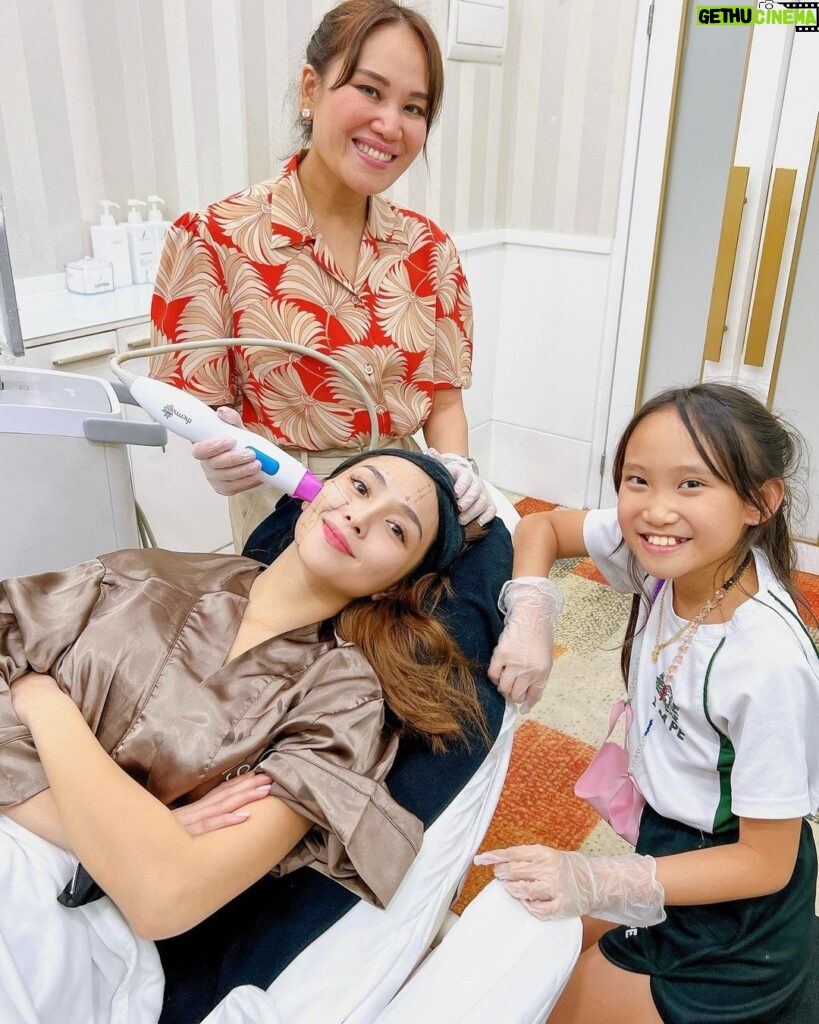 Kathryn Bernardo Instagram - It’s that time of the year! 💆🏽‍♀️ Just can't skip my annual Thermage FLX with @theaiveeclinic & @draivee. Thank you for making sure I was comfortable the whole time, @keli.fashion. 😚