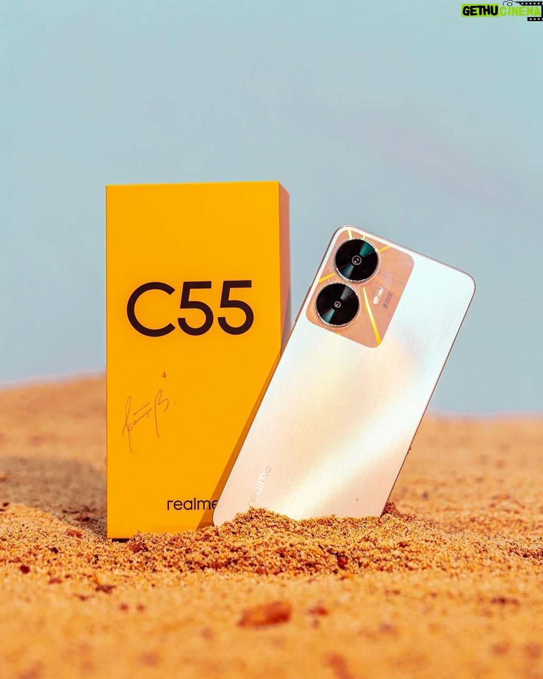 Kathryn Bernardo Instagram - The Stylish Champion is finally here! 💛 To celebrate its arrival, I'll be giving away a realme C55 to one lucky winner! Here's how to join: 1. Like this post. 2. Follow @realmePhilippines on Instagram. 3. Comment on the first pinned post of @realmePhilippines with 3 emojis that represent a “Stylish Champion” and tag 3 of your friends, then don't forget to use the hashtags #realmeC55 #TheStylishChampion #DoTheCapsule 😊
