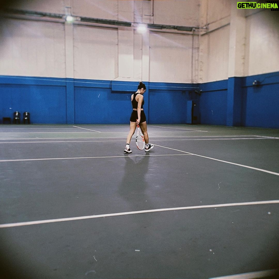 Kathryn Bernardo Instagram - No more Monday blues 😜🎾