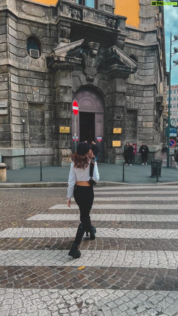 Kathryn Bernardo Instagram - 👋🏽 Milan, Italy