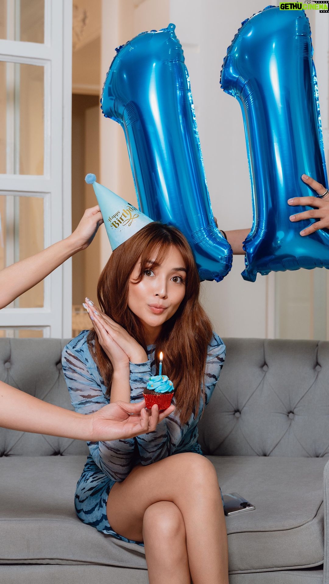 Kathryn Bernardo Instagram - Happy birthday, @lazadaph! π₯³ Donβt forget to celebrate with us and check out your carts!π Take advantage of the epic deals from Lazada Epic 11th Birthday Sale happening today until March 13. Enjoy fast & free shipping and loads of discounts. π #LazadaPH11Birthday