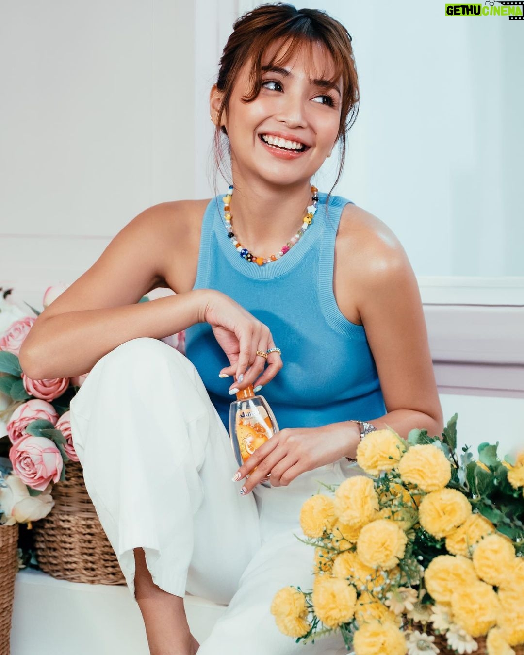 Kathryn Bernardo Instagram - We can all use a little bit of sweetness in life! In my case, desserts are never enough, so I also sweeten up my day with a spritz of Juicy Cologne for a fresh and happy mood that lasts all day long! π€ Today's scent: Orange Twist! π