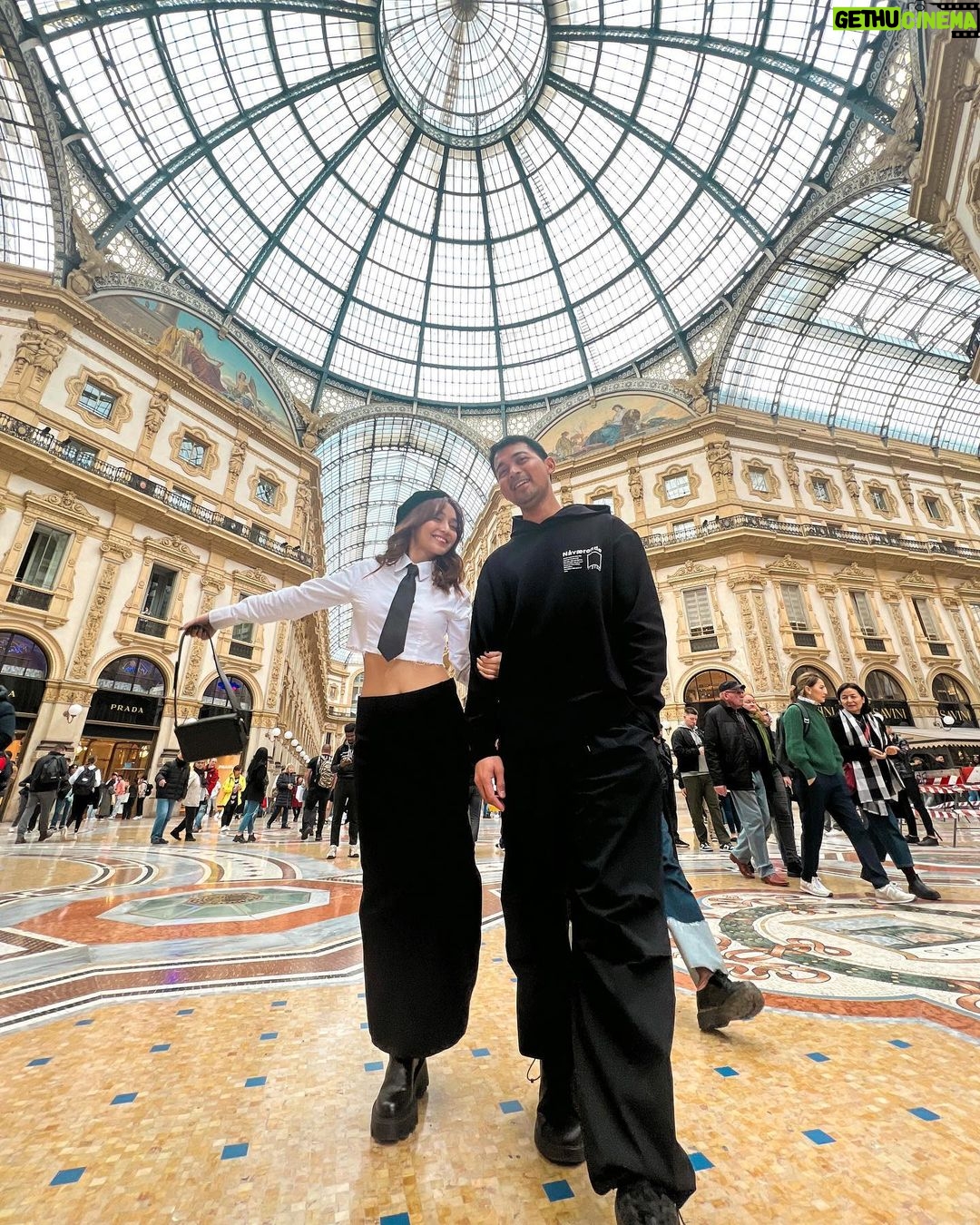 Kathryn Bernardo Instagram - ILY JV! Milan, Italy