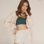 Kathryn Bernardo Instagram - Cozy vibe on a weekend? Perfect! 👌 Seize the day with this look from @bernardokath. 😊 Seamless Bralette (GSR0020) P369.75 Bomber Jacket (YWH0271) P1499.75 Jogging Shorts (YSJ0031) P499.75 Buy Official, Buy Original! Get these products plus more from our official online stores. Link in bio! 🛒 Buy only from official BENCH/ stores and online platforms to ensure authentic and high-quality products.