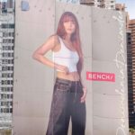 Kathryn Bernardo Instagram - Hiii, it's me! 👋🏼🤓 Catch my newest campaign for @benchtm along EDSA Guadalupe! ❤️