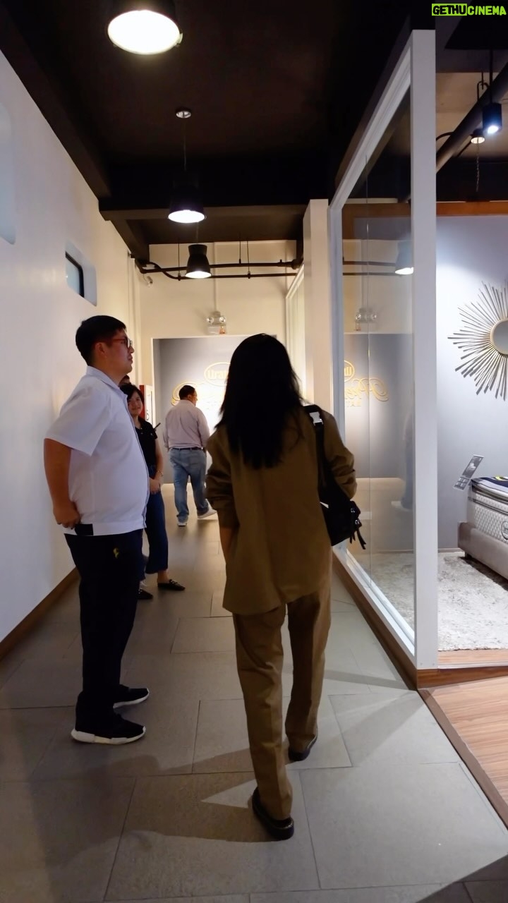 Kathryn Bernardo Instagram - Had so much fun visiting the @uratex_ph showroom! Among so many options to choose from, my sister and I happened to pick the exact same mattress. π Uratex has always been a trusted brand for our family, so itβs our obvious brand of choice for our new home. Thanks for welcoming us, @uratex_ph fam! K brb. Time for my afternoon nap..ππ΄ #KathrynForUratex #UratexSleepSpecialist