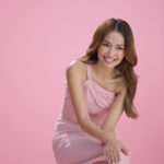 Kathryn Bernardo Instagram - When it comes to self-care, my choice is clear: @pondsph Bright Miracle Serum! Developed by the Pond’s Skin Institute, every pat brings me closer to skincare miracles. 🌷💞