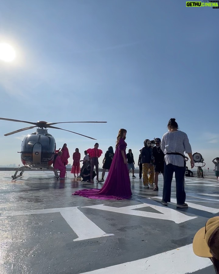 Kathryn Bernardo Instagram - Happy 11th birthday, Lazada! In celebration, you better get ready for another epic sale! š But before that, here's a look at the TVC we shot last December. Had an amazing time shooting this campaign! (Swipe for BTS snaps!) š Thank you and advanced happy birthday to us, @lazadaph fam! š