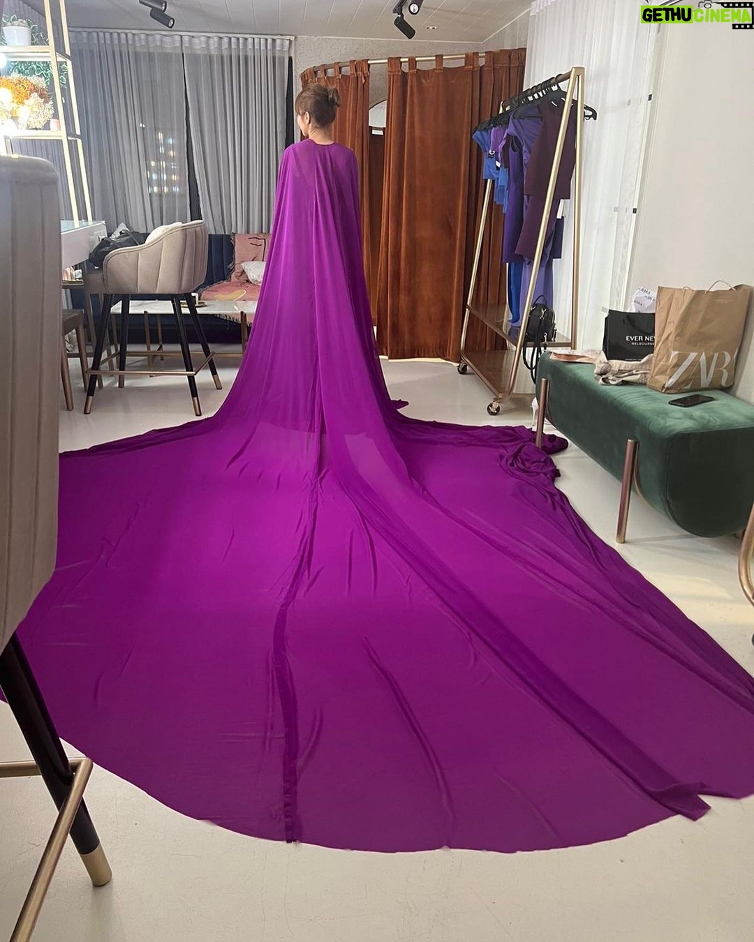 Kathryn Bernardo Instagram - Happy 11th birthday, Lazada! In celebration, you better get ready for another epic sale! š But before that, here's a look at the TVC we shot last December. Had an amazing time shooting this campaign! (Swipe for BTS snaps!) š Thank you and advanced happy birthday to us, @lazadaph fam! š