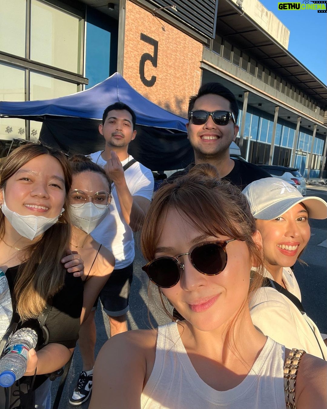 Kathryn Bernardo Instagram - Happy 11th birthday, Lazada! In celebration, you better get ready for another epic sale! š But before that, here's a look at the TVC we shot last December. Had an amazing time shooting this campaign! (Swipe for BTS snaps!) š Thank you and advanced happy birthday to us, @lazadaph fam! š