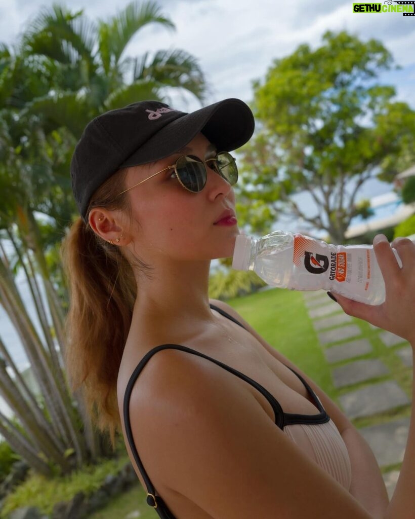 Kathryn Bernardo Instagram - Note to self: Sweat. Smile. Hydrate. Focusing on achieving my fitness goals this year with @gatorade! 💪🏼 #GatoradeFuelsYouForward