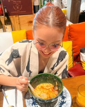 Kathryn Bernardo Instagram - Sharing a quick recap of all the bowls of tomyum that kept me busy during this trip... because why not?! 😸🤓