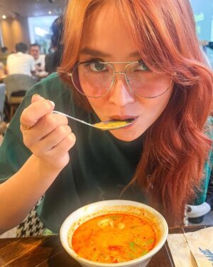 Kathryn Bernardo Instagram - Sharing a quick recap of all the bowls of tomyum that kept me busy during this trip... because why not?! 😸🤓
