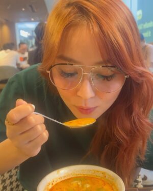 Kathryn Bernardo Instagram - Sharing a quick recap of all the bowls of tomyum that kept me busy during this trip... because why not?! 😸🤓