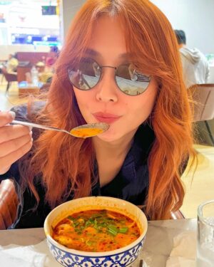 Kathryn Bernardo Instagram - Sharing a quick recap of all the bowls of tomyum that kept me busy during this trip... because why not?! 😸🤓