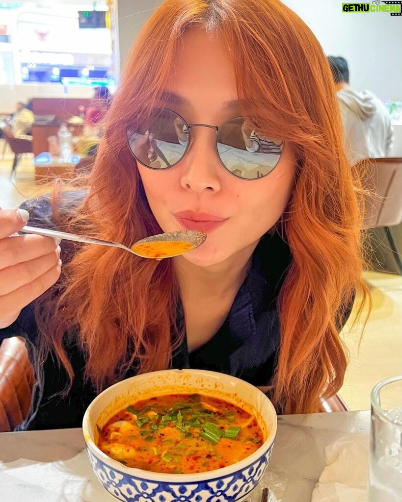 Kathryn Bernardo Instagram - Sharing a quick recap of all the bowls of tomyum that kept me busy during this trip... because why not?! 😸🤓