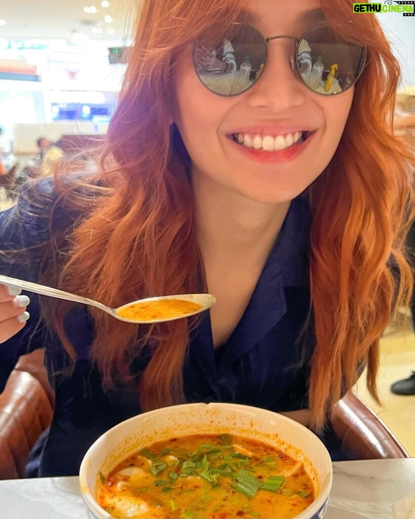 Kathryn Bernardo Instagram - Sharing a quick recap of all the bowls of tomyum that kept me busy during this trip... because why not?! 😸🤓