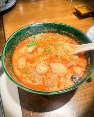 Kathryn Bernardo Instagram - Sharing a quick recap of all the bowls of tomyum that kept me busy during this trip... because why not?! 😸🤓