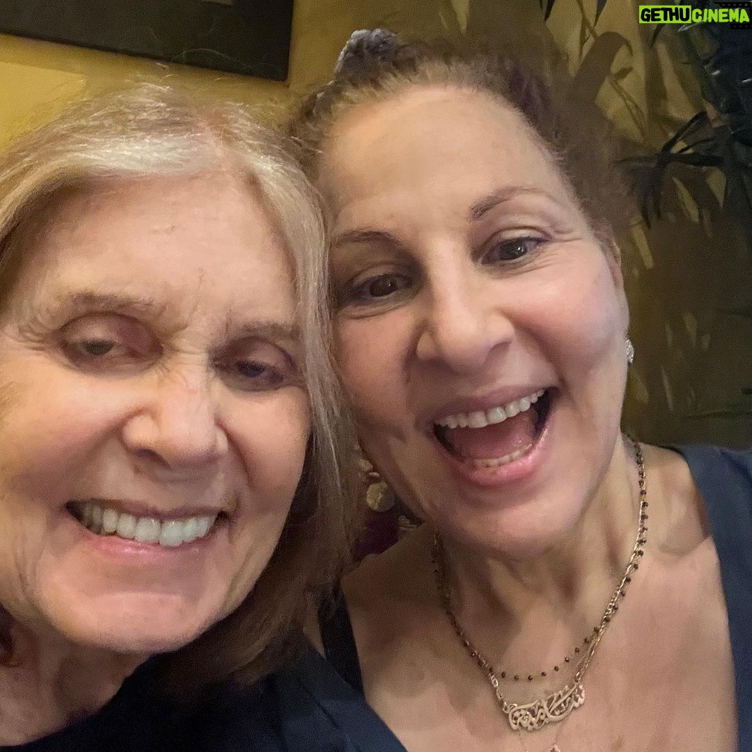Kathy Najimy Instagram - More fun with this brilliant beauty! @gloriasteinem 💜