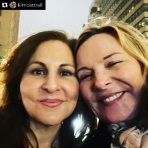 Kathy Najimy Instagram - Repost from @kimcattrall • Catching up on all the gossip with my pal @kathynajimy ..💋