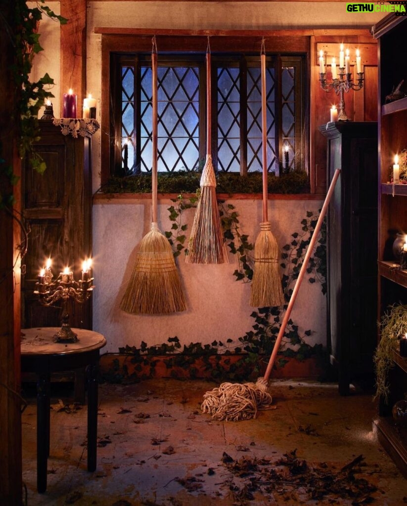 Kathy Najimy Instagram - #airbnbpartner @Airbnb is hosting a magical stay at a re-creation of the Sanderson Sisters’ Hocus Pocus cottage just in time for the release of #HocusPocus2. More on @airbnb or click the link in my bio. @DisneyPlus #disneyplus