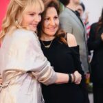Kathy Najimy Instagram - My smart, talented, gorgeous, authentic pal @kimcattrall at the nyc opening of her film #AboutMyFather W/ Robert Dinero