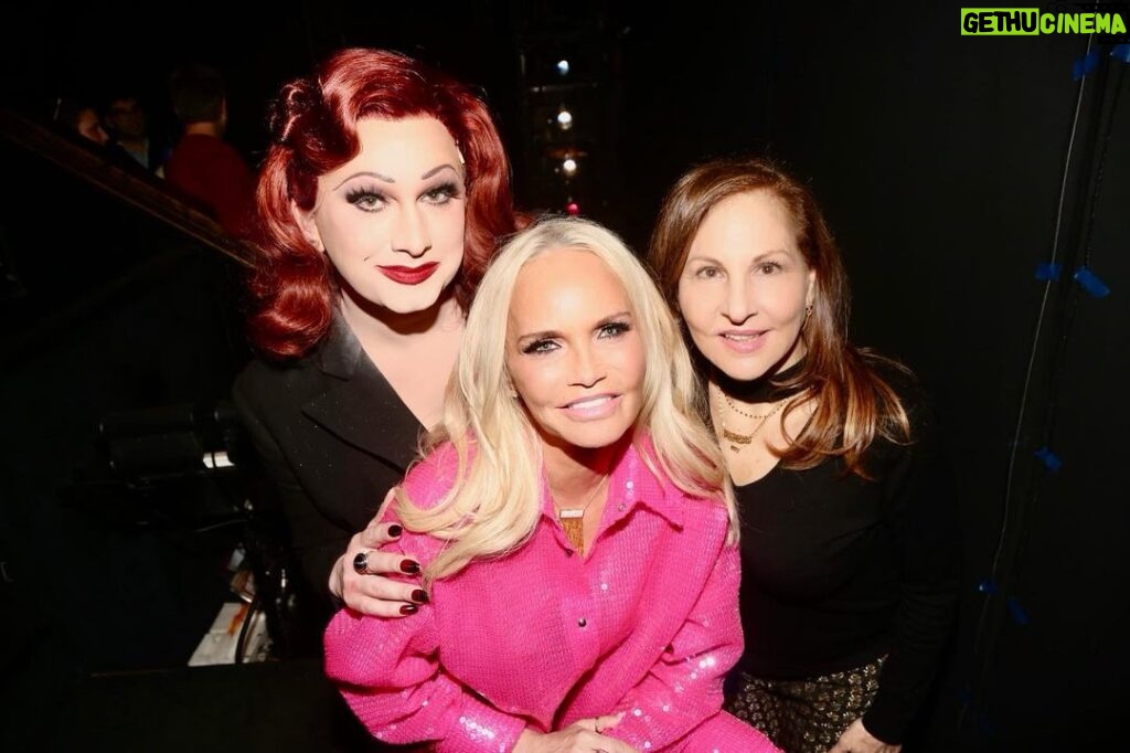 Kathy Najimy Instagram - The 3 of us @thejinkx @kchenoweth and I, After one of the best performances of Chicago on Bdway ever seen (& I’ve seen many) the two extraordinary wimxn leads - brilliant dancers, cast 👍🏽 @thejinkx only In for a few more performances Faaaabulous