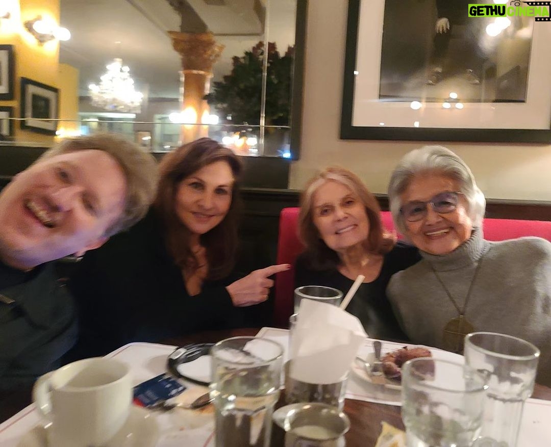 Kathy Najimy Instagram - Happy @irene1112neves Birthday Fun!!! @gloriasteinem @caroljenkinsmedia @thedanband