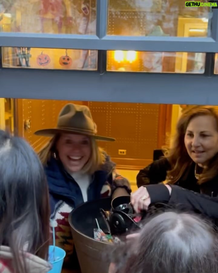 Kathy Najimy Instagram - Walked my smart, funny pal @katiecouric home from a Halloween lunch and we suddenly found ourselves hanging out of a window handing out buckets of candy. I love NYC!