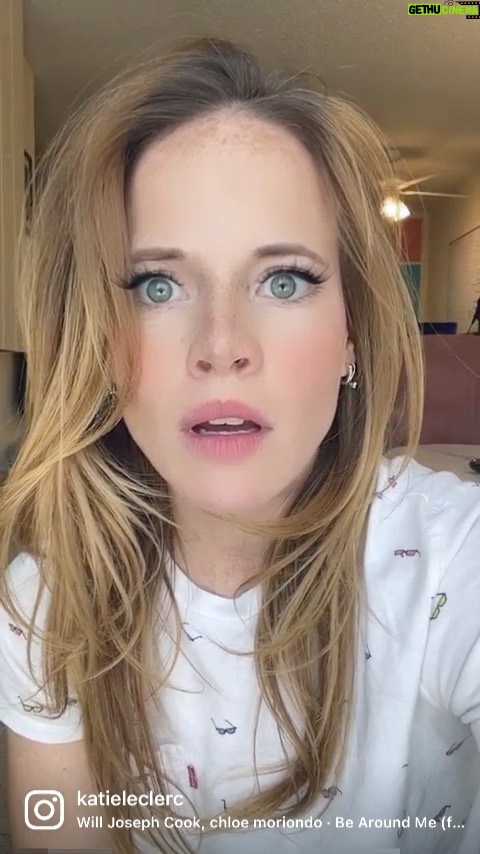 Katie Leclerc Instagram - Call me baby #lipsync #hearteyes #trend #katieleclerc #switchedatbirth #daphnevasquez #baby #callmebaby #bigeyes #cute #bored