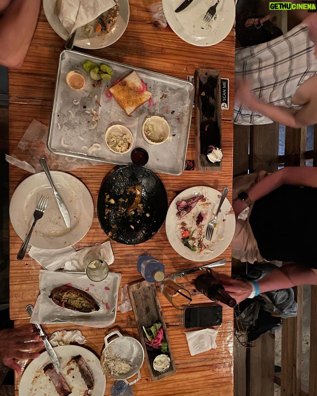 Katie Leclerc Instagram - Clean plate club! #puertotico #bbq La Estación, Fajardo