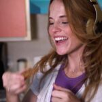 Katie Leclerc Instagram - #Ad Now on Android you can train and label custom household sounds and be notified when they happen, using Live Transcribe & Notification. It can be helpful for people with hearing loss, or people with temporary or situational needs. When Sound Notifications are on, you can ask your device to alert you to important noises using flashing, visual notifications, and buzzing - like when a smoke alarm beeps, doorbell rings, or when your oven timer chimes and it’s the perfect moment to pull your cookies!