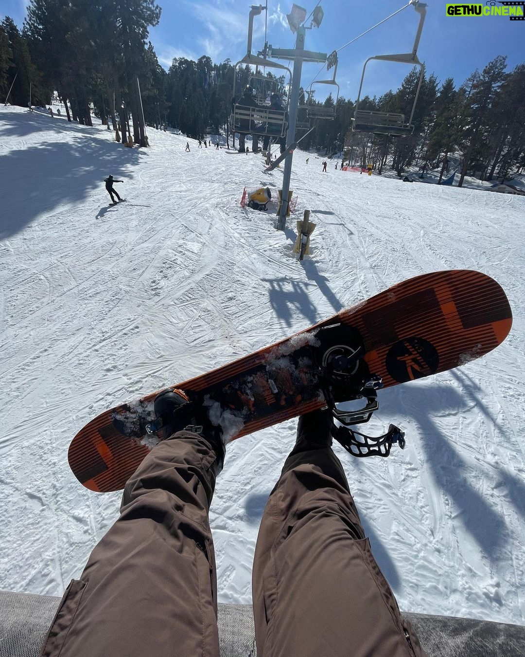 Katie Leclerc Instagram - Mountain High - so close to LA there’s even still a DJ 😂 Mountain High Resorts