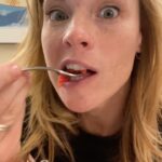 Katie Leclerc Instagram - Frozen veggies because I’m ✨healthy✨ Would you try it? #notanad #snackfoods #macncheese #flaminhot @cheetos @pepsico