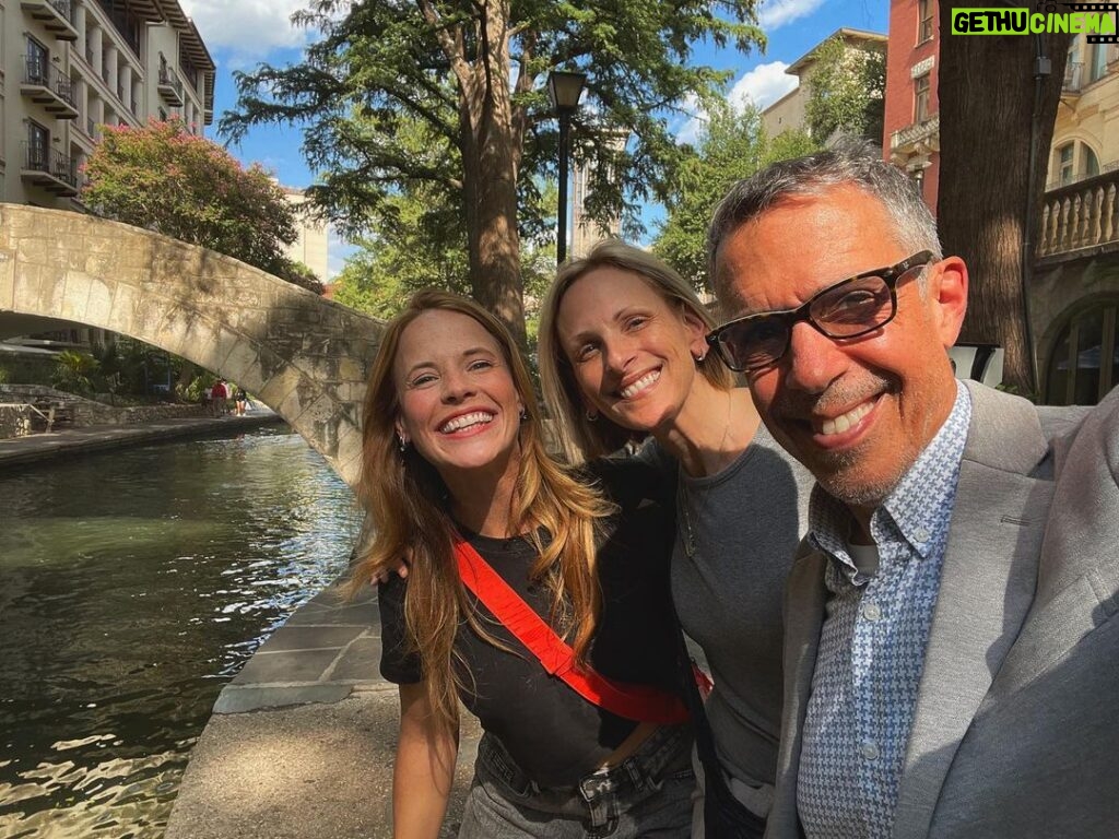 Katie Leclerc Instagram - Riverwalk visits with LA friends, everything is better with table side guacamole!! #friendsinlowplaces The San Antonio River Walk