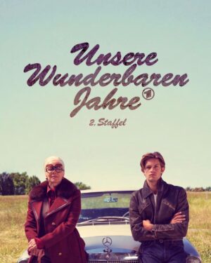 Katja Riemann Instagram - So. Nun isses soweit. Ab morgen ist die zweite Staffel der Serie „Unsere wunderbaren Jahre“ (etwas unglücklicher Titel, I know) in der @ardmediathek zu sehen. Alle sechs Folgen, bäng. Wir freuen uns. Die Dreharbeiten waren a celebration of joy und dafür danke ich unserer grossartigen Regisseurin und Headautorin @missmirathiel, unserem Director of Photography @thomas___schiller und allen anderen Heads der Departments, sowie jeder einzelnen Person am Set und behind the scenes, die diesen Film möglich gemacht haben. 

Und meinen bezaubernden Kollegen und Kolleginnen, auf die ich mich jeden Tag gefreut hab. 

Der Film spielt 15 Jahre später, in 1967/68. Bundesrepublikanisch wesentliche Jahre. Na, schaut selbst, ich bin gespannt.

@vanessa_loibl 
@annamariamuehe 
@elisa_jo_lu 
@damianhardung