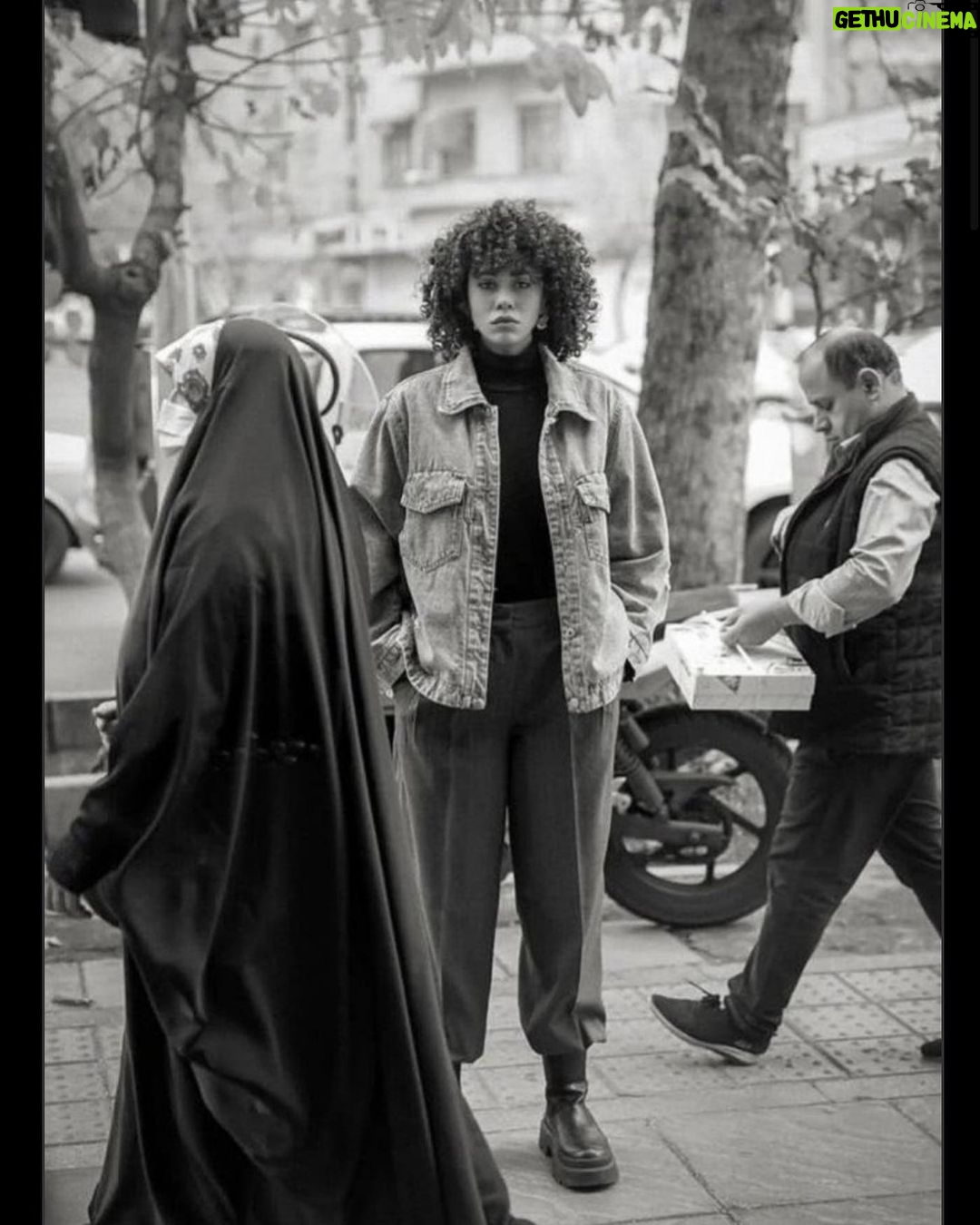 Katja Riemann Instagram - …you’d think, it wouldn‘t be that difficult to let people dress and be the way they are. Apparantly it is. Why? But imagine.. We‘ll get there, don‘t you think?! photo is a repost from „lettres de Teheran“ on twitter. #womenlifefreedom Iran