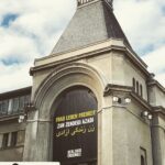 Katja Riemann Instagram - NOW!! Schaltet @rbb ein. Sie senden life und dann ist es in der mediathek abrufbar. Ein Abend für das iranische Volk. Unsere Solidarität mit den Iranerinnen und Iranern. Dank an @jazmatab @sarah_sandeh @melika_foroutan_ , die diesen Abend initiierten. #dank an @natalie_amiri @meret.becker @iris_berben @jasminshakeri , die den Abend mitgestalten. Dank an das @blnensemble, die sofort an unserer Seite waren, als wir nach einem Ort suchten. #womenlifefreedom