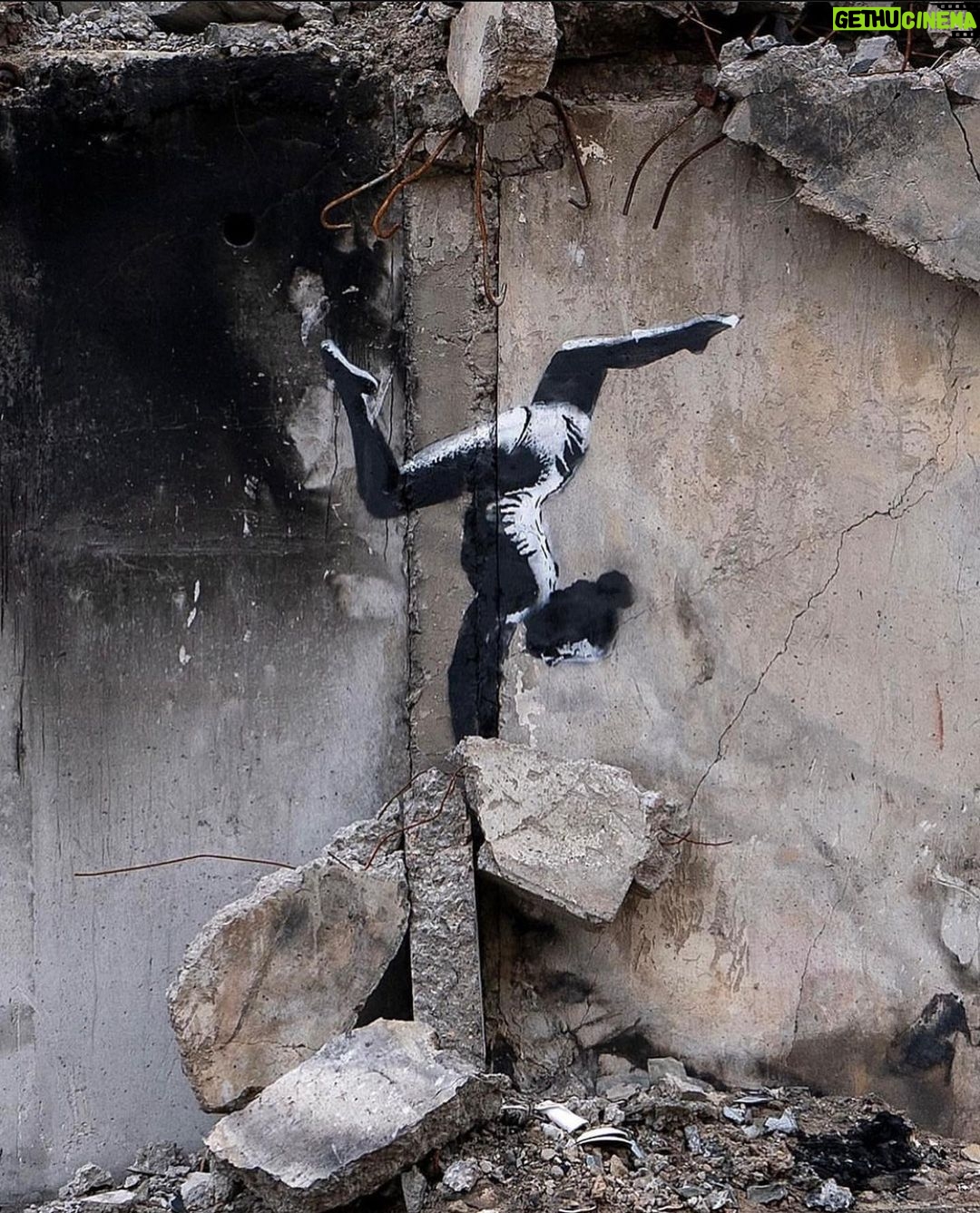 Katja Riemann Instagram - @banksy #ukraine #war #peace